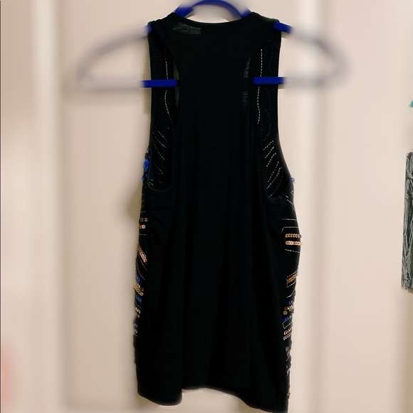 🌺 Multi color sequin sleeveless top - Picture 2 of 4